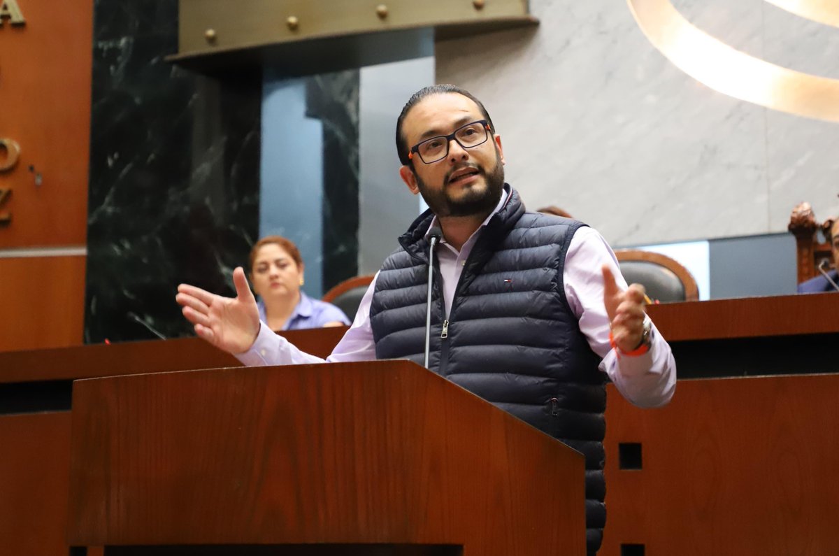 A nombre de la representación parlamentaria de MC, el diputado Julián López Galeana resaltó que el Congreso del Estado inicia sus trabajos en un contexto plural, pero aún con retos para quienes representan a ciudadanos no identificados con los partidos tradicionales.