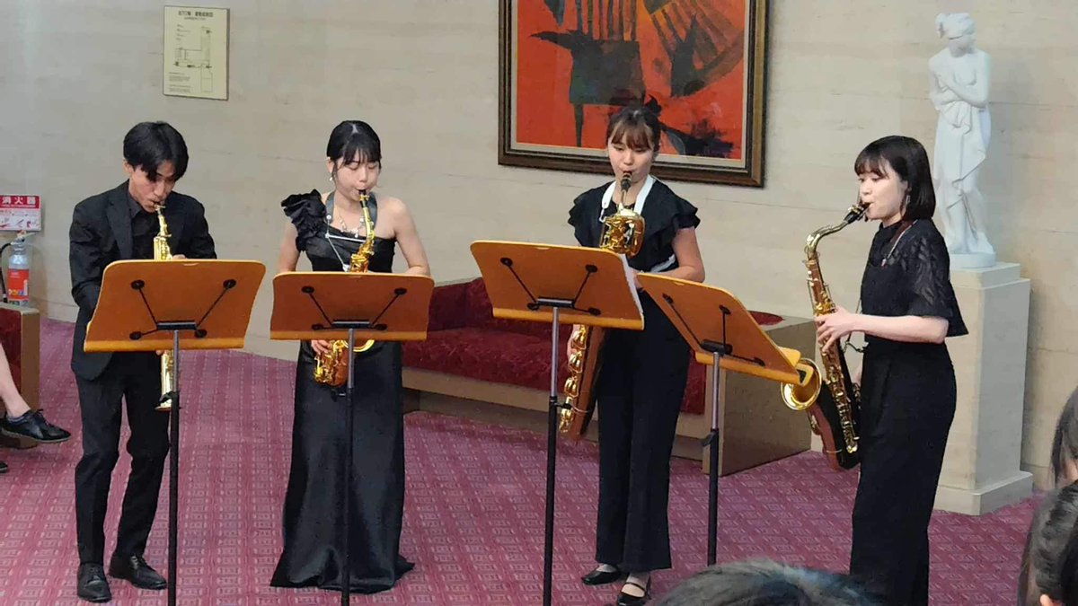 HYMN CHOIR初の！？単独公演が無事に終演いたしました🙂‍↕️
沢山のお客様がお越しくださりとても嬉しいです。我々サクソフォーンオケの音色、繊細で美しい山地さんのハープ、高い集中力と技術が存分に発揮された窪田さんのマリンバ
お楽しみ頂けたでしょうか？
また次に向け準備を進めて参ります✨