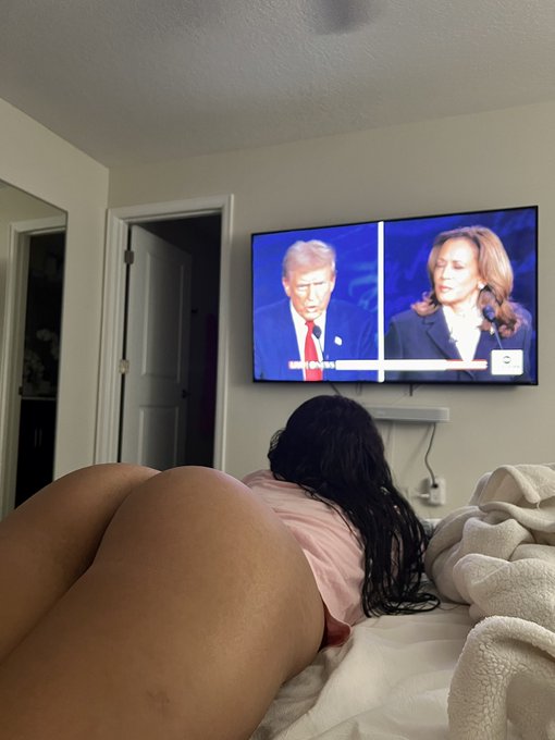 Watch Alina Belle's leaked NSFW photo on TwXstars