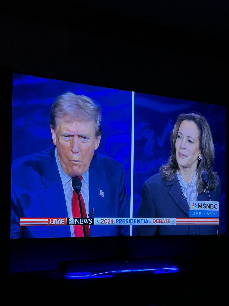 RachelPasser's tweet image. Wait, anyone else think this is kinda romantic? The sexual tension is insane