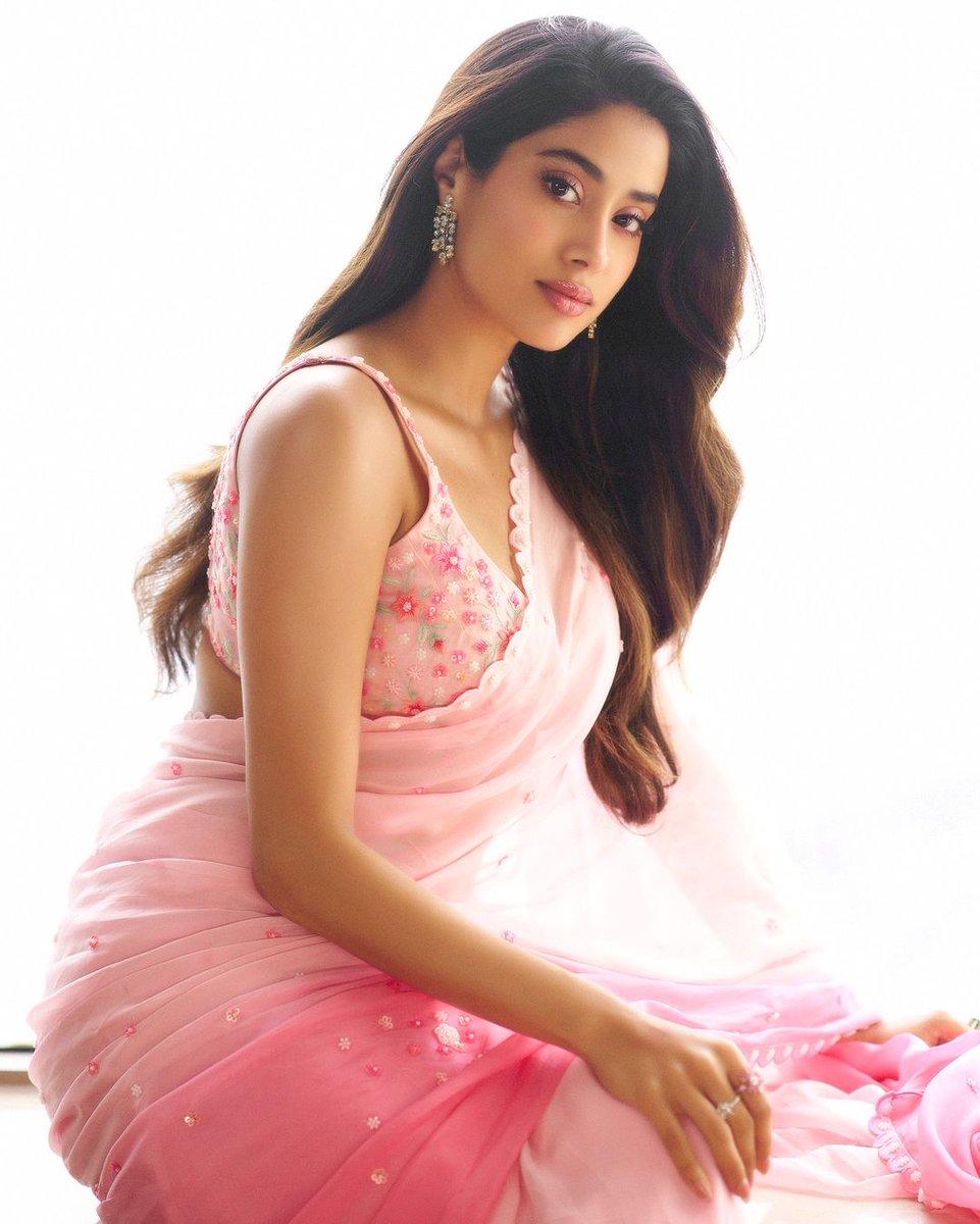 BEAUTIFUL actress of Bollywood ? ❤️❤️🖤🖤💖💖

LIKES #JanhviKapoor 💗💗
 COMMENTS #KiaraAdvani 💞💞
RP #KajalAggarwal 💕💕
BOOKMARKS #RashmikaMandanna