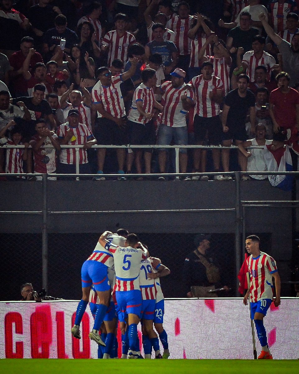 brfootball's tweet photo. Paraguay defeat Brazil for the first time since 2008 😱 https://t.co/QJPAjsvLvR
