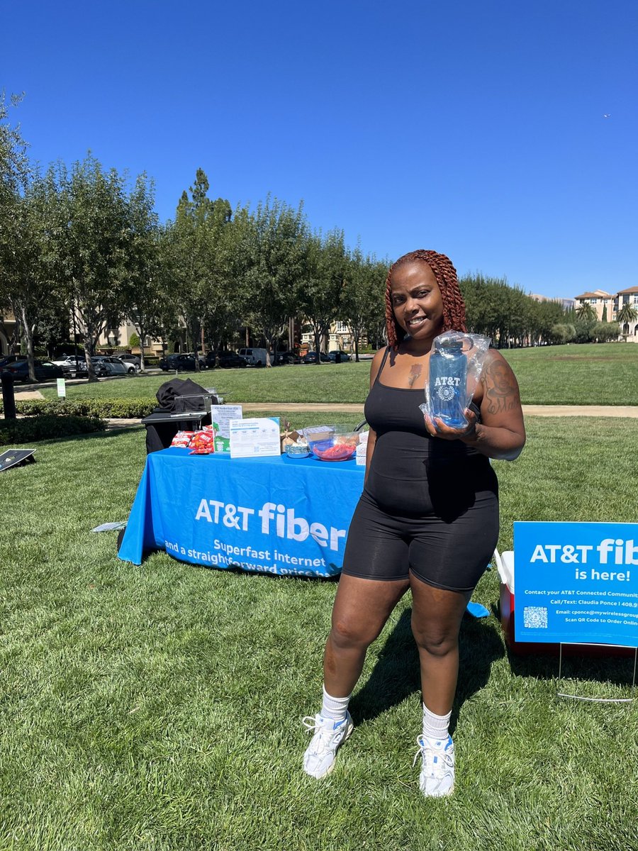 seanvmoore's tweet photo. This last Saturday we were out again welcoming residents of North Park in San Jose with food, refreshments, giveaways and of course that wonderful fiber from @ATT . Thank you @IrvineCoApts  #LaterPost https://t.co/pbZ0HGiqHa