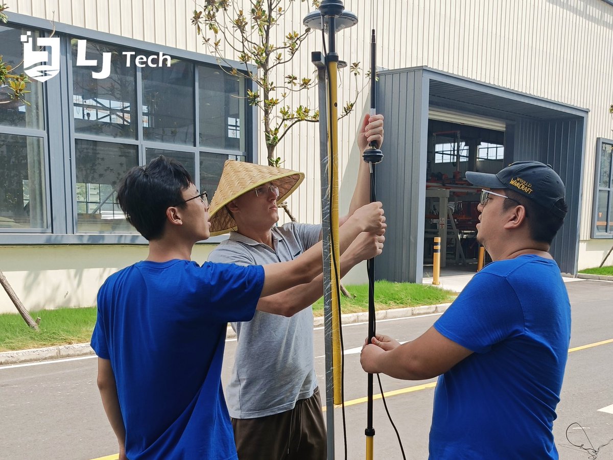 LanjiangTech's tweet image. Cheers to the growing friendship between our two companies! 🍻
Our guest has thoroughly enjoyed his stay and training at our factory. 😊
#LJTech #autonomoussprayer #AgriAuto #Smartagriculture #PrecisionSpraying