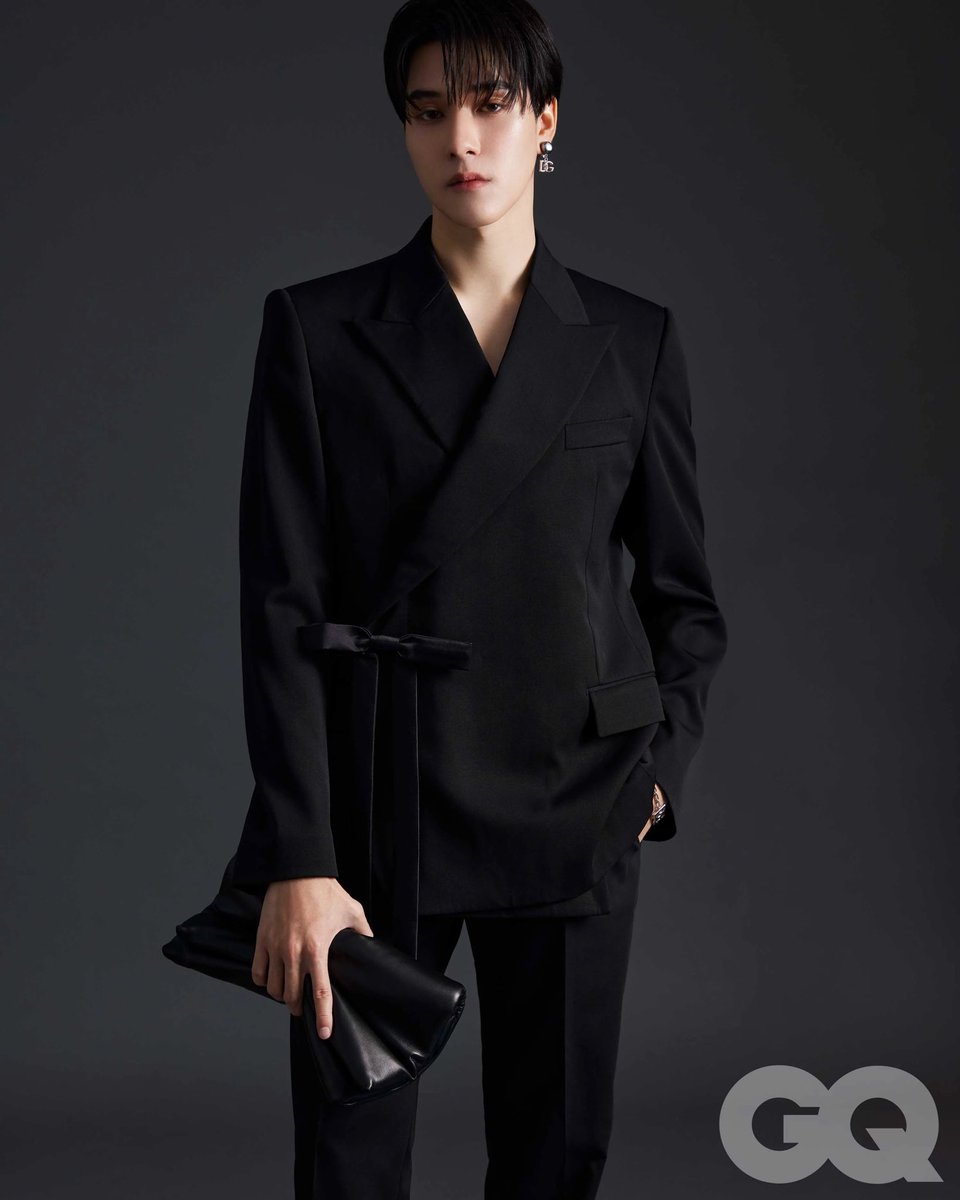 GQThailand's tweet photo. #GQHype คุยกับ #นานิ -หิรัญกฤษฎิ์ นักแสดงและศิลปินกระแสแรงที่กวาดความนิยม โกอินเตอร์เป็นที่รู้จักทั้งในไทยและต่างประเทศจากซีรีส์ F4 Thailand: Boys Over Flowers (2564) จนถึง ซีรีส์เรื่องล่าสุด High School Frenemy มิตรภาพ คราบศัตรู ในปีนี้  
.
@hirunkit_ สวมเครื่องแต่งกายจากโดลเช่ แอนด์ กาบบาน่า (Dolce&Gabbana)
.
อ่านบทความ: -> https://t.co/T33Zlq4BP9
 .
#GQHypexNanixDolceGabbana
#GQThailand10Years #NaniHirunkit #hirunkit_
#DolceGabbana #GQThailand
#Sponsored