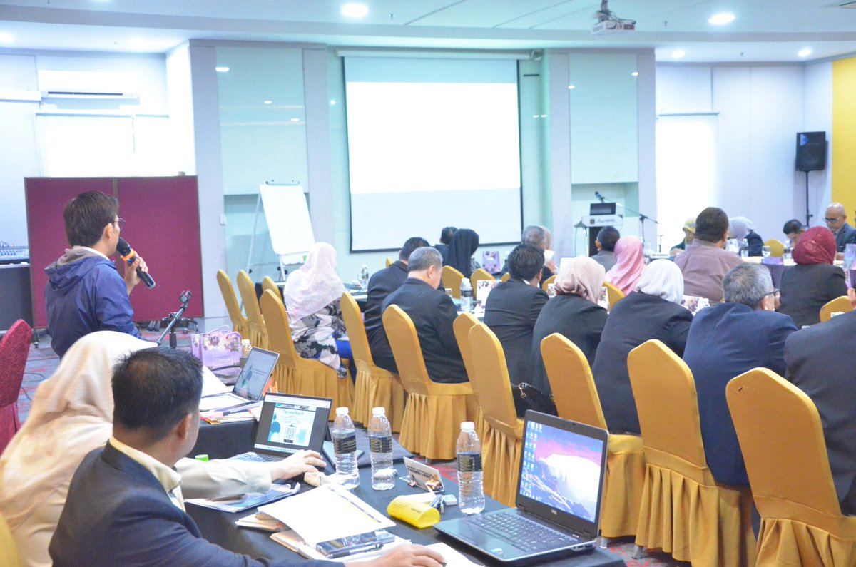 updppp's tweet photo. 3 September 2024  📍Raia Hotel &amp; Convention Centre, Alor Setar, Kedah.  Taklimat  Pelaksanaan Pelan Pengurusan Kesinambungan Perkhidmatan (PKP) oleh Encik Abd. Aziizul bin Zainuddin, Jurutera Awam UPDPPP, BPPK, CPAB
@JKRCPAB https://t.co/lsbmkNIhSb