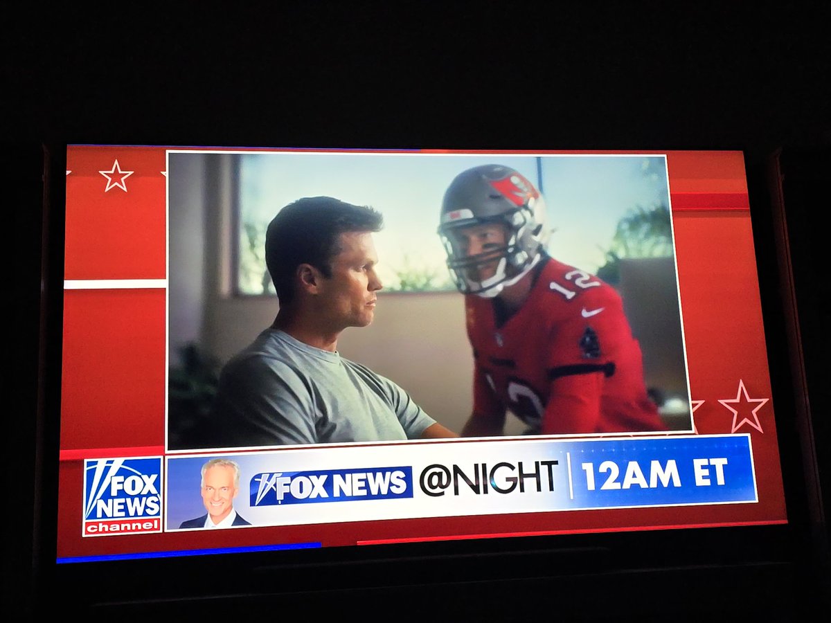 berniebernardo's tweet photo. Why in the World did Fox have a Russian like RED Star display in all the commercials?? Basically THE Symbol of Russia, where were the Yellow Stars, Blue background and Stripes to at least look like America instead? Poor Choice? https://t.co/q9owfHt0xu
