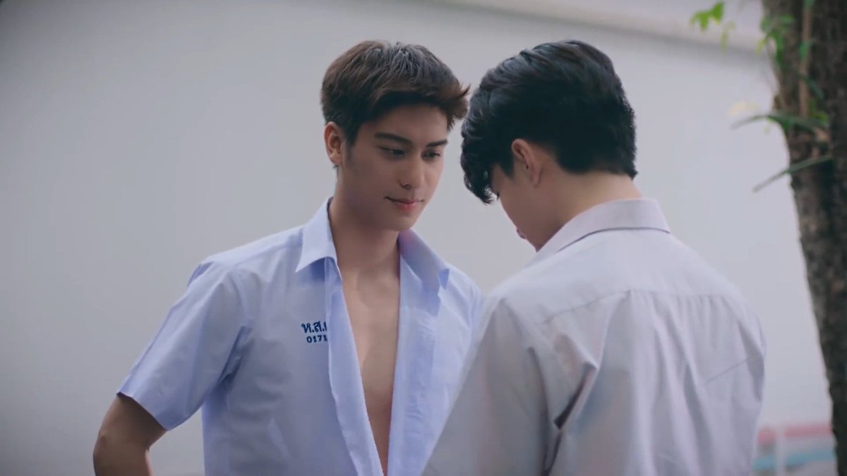 iamroberte's tweet photo. Poppy, move! I volunteer myself 😂
#ซีรีส์วาย #AddictedHeroinTheSeries #รักร้ายนายเสพติด #AddictedEP2 #AugustMac #AugustVachiravit #MacNattapat https://t.co/LHbVb5V4kj