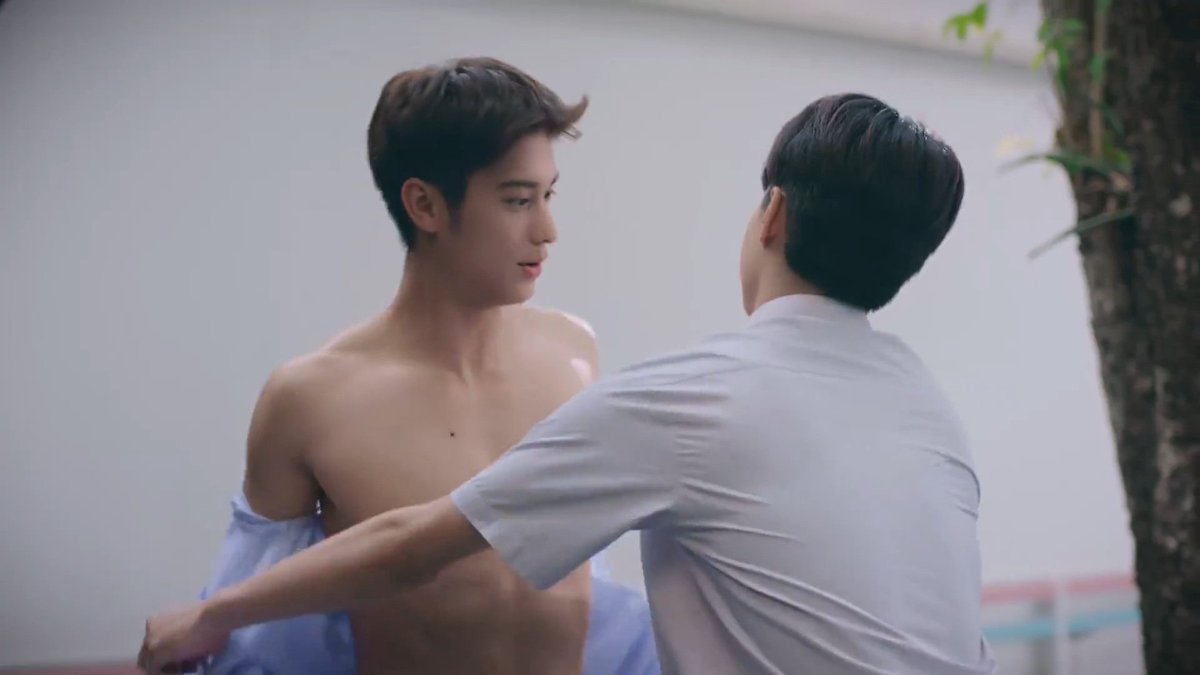 iamroberte's tweet photo. Poppy, move! I volunteer myself 😂
#ซีรีส์วาย #AddictedHeroinTheSeries #รักร้ายนายเสพติด #AddictedEP2 #AugustMac #AugustVachiravit #MacNattapat https://t.co/LHbVb5V4kj