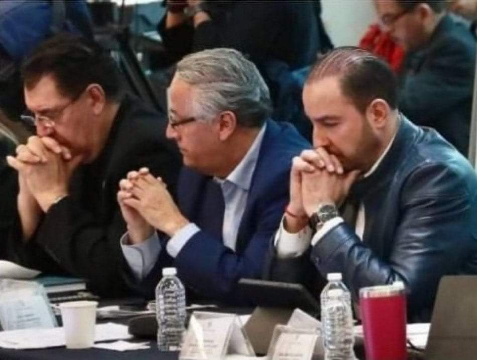 ya comenzó el rosario.
Consuelo de la derecha, ruega por nosotros. Esperanza de los Prianistas, ruega por nosotros. Patrono de la Fachiza, ruega por nosotros. Terror de los ministros, ruega por nosotros.

#ReformaJudicialVa