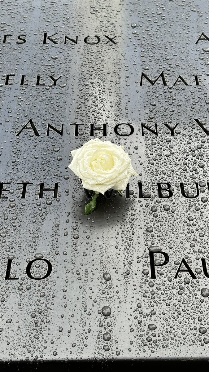 EricKLein_'s tweet image. Il y a 23 ans des terroristes islamistes détournaient quatre avions de ligne et commettaient les pires attentats que les États-Unis aient jamais connus, provoquant la mort de 2 977 personnes. N’oublions jamais. #September11th #NerverForget 🇺🇸