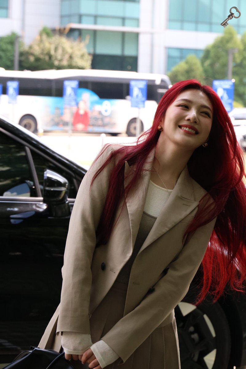 flsrha's tweet photo. 240911 조이 동물농장 출근길3

#조이 #joy https://t.co/mDn6lWu71o
