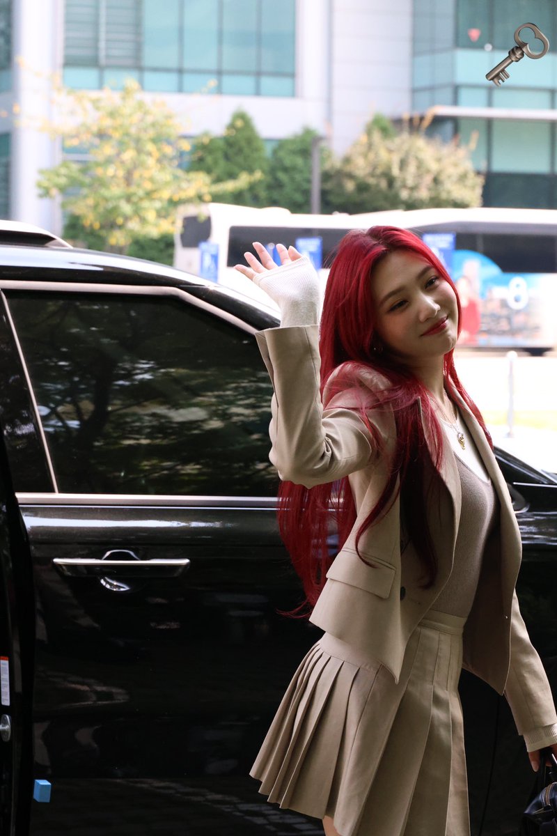 flsrha's tweet photo. 240911 조이 동물농장 출근길4

#조이 #joy https://t.co/R1s39YyGdH