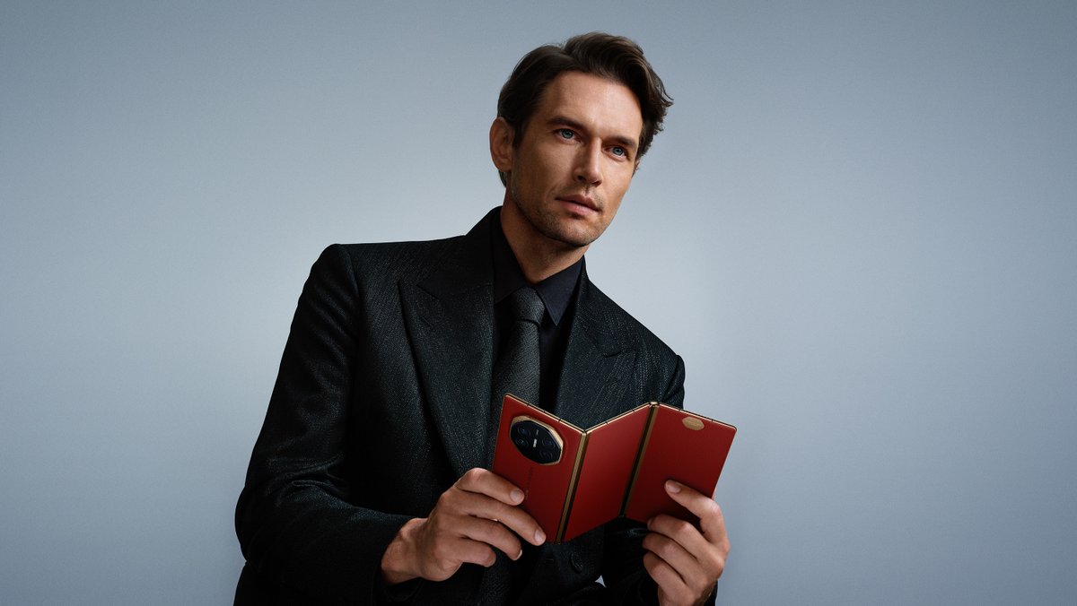 HuaweiMobile's tweet image. Cutting-edge technology meets exquisite craftsmanship. The new #HUAWEIMateXT #ULTIMATEDESIGN pushes beyond the limits with its premium design and futuristic form—a symbol of the future is unfolding.