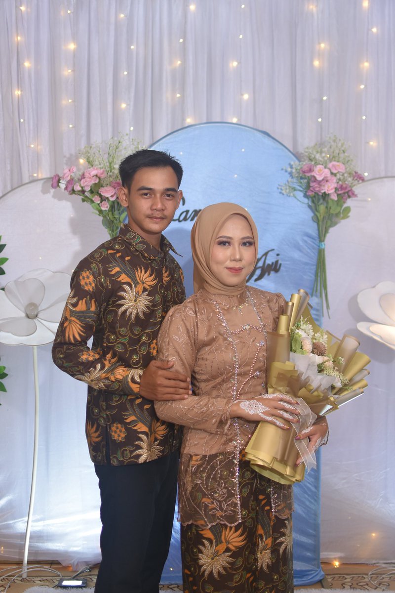 Rii_Pgstu's tweet image. Akhirnya kami nikah 😍