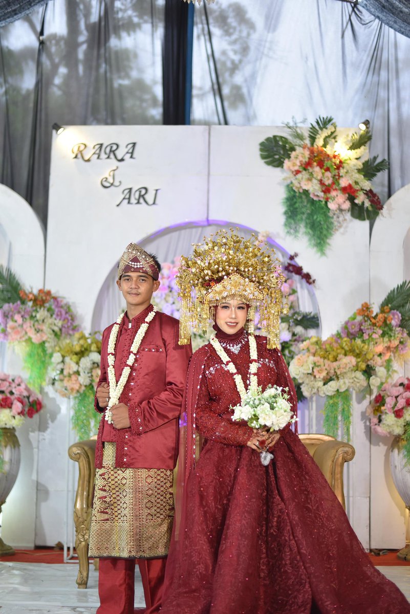 Rii_Pgstu's tweet image. Akhirnya kami nikah 😍