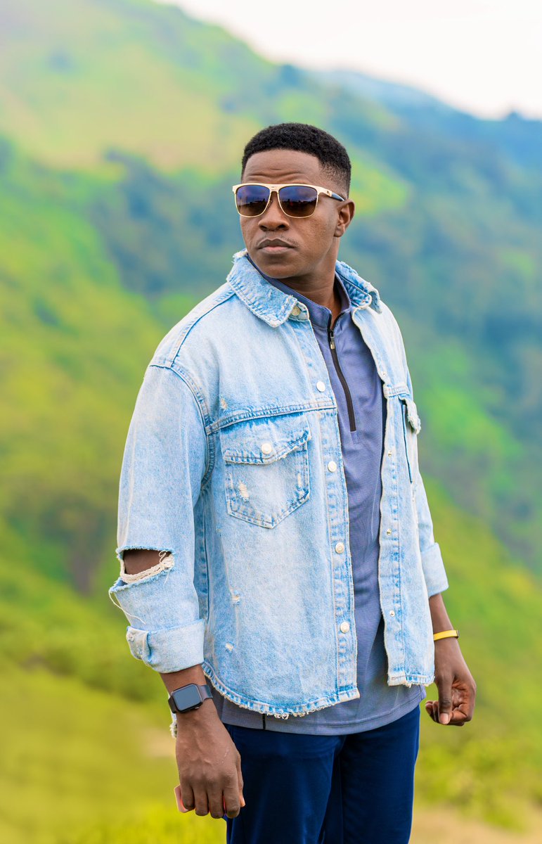 Ssenyonyiderick's tweet image. It’s like everyone was born in September😁 🎂🎉

27✨