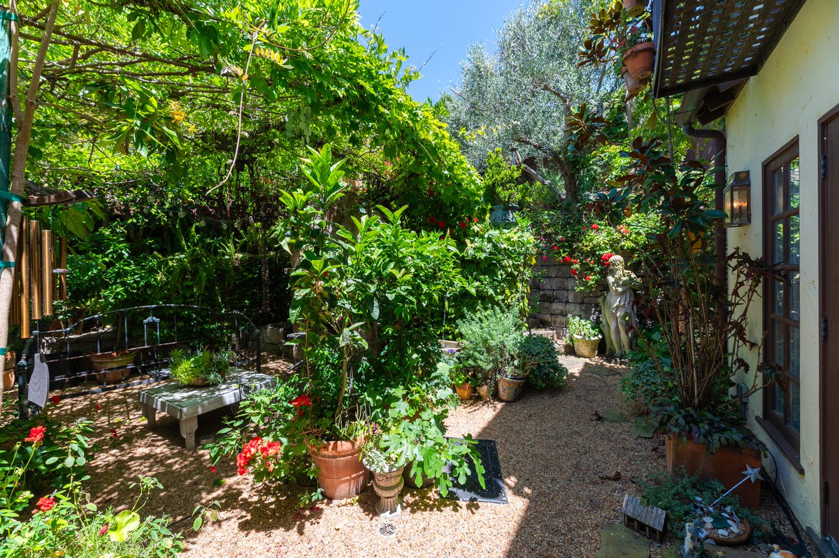 I love restoring vintage homes. This home is located in Laguna Beach with an ocean view of Main Beach. It was built and designed immaculately and I am very excited to be preserving it.

#designbuild #lagunabeach #orangecounty #dreamhome