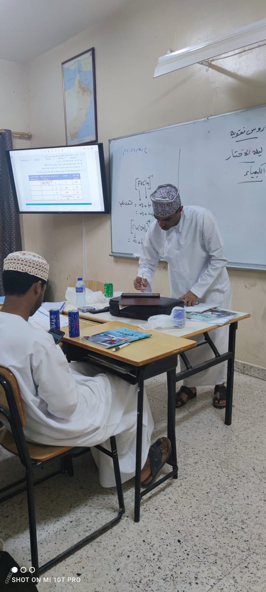 تتقدم إدارة المدرسة بالشكر الجزيل للأساتذة الأعزاء: خليفة الظبي،وأحمد المقبالي لمساهمتهم في تقديم دروس تقوية في( الإجازة الصيفية) لطلبة الدور الثاني في مادتي الفيزياء والكيمياء.