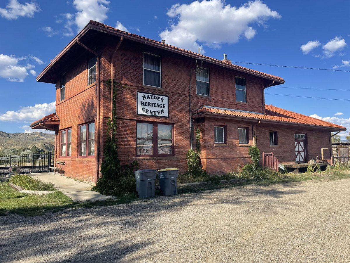 blueskyviews's tweet photo. Spent the weekend in Steamboat for a historic preservation conference where I did so many walking tours. Loved touring Perry Mansfield Performing Arts Camp. Ghost, the camp cat decided to join us on the tour. https://t.co/JE6OBifXwP
