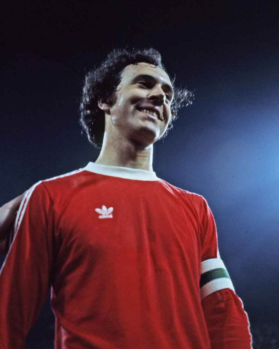 Für immer unser Kaiser! 👑❤️

Franz Beckenbauer wäre heute 79 Jahre alt geworden. 

#MiaSanMia #FCBayern