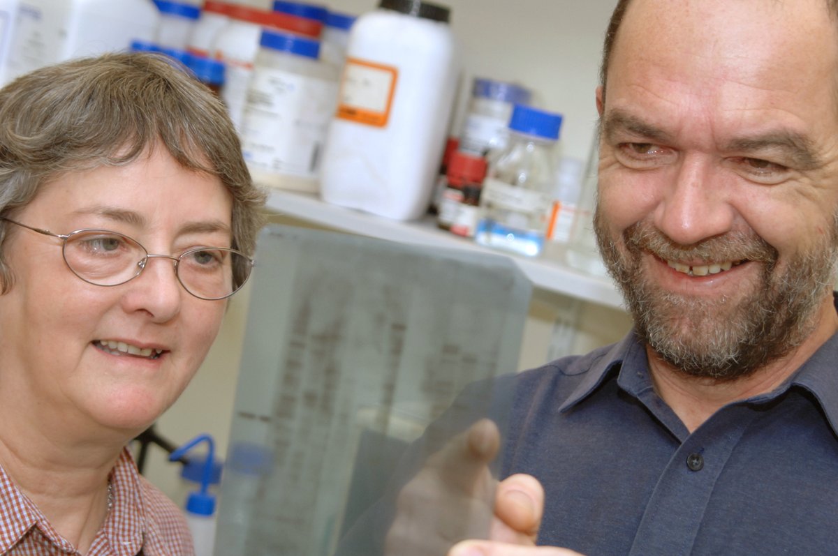 University of Leicester (@uniofleicester) on Twitter photo We are <a href="/DailyMail/">Daily Mail</a>'s Uni of the Year 2025. We're also a university of innovation, and proud to celebrate 40 years of DNA fingerprinting.
Prof. Sir Alec Jeffreys made the discovery, but credits two team members for their crucial roles ➡️ le.ac.uk/news/2024/sept…
#CitizensOfChange We are <a href="/DailyMail/">Daily Mail</a>'s Uni of the Year 2025. We're also a university of innovation, and proud to celebrate 40 years of DNA fingerprinting.
Prof. Sir Alec Jeffreys made the discovery, but credits two team members for their crucial roles ➡️ le.ac.uk/news/2024/sept…
#CitizensOfChange