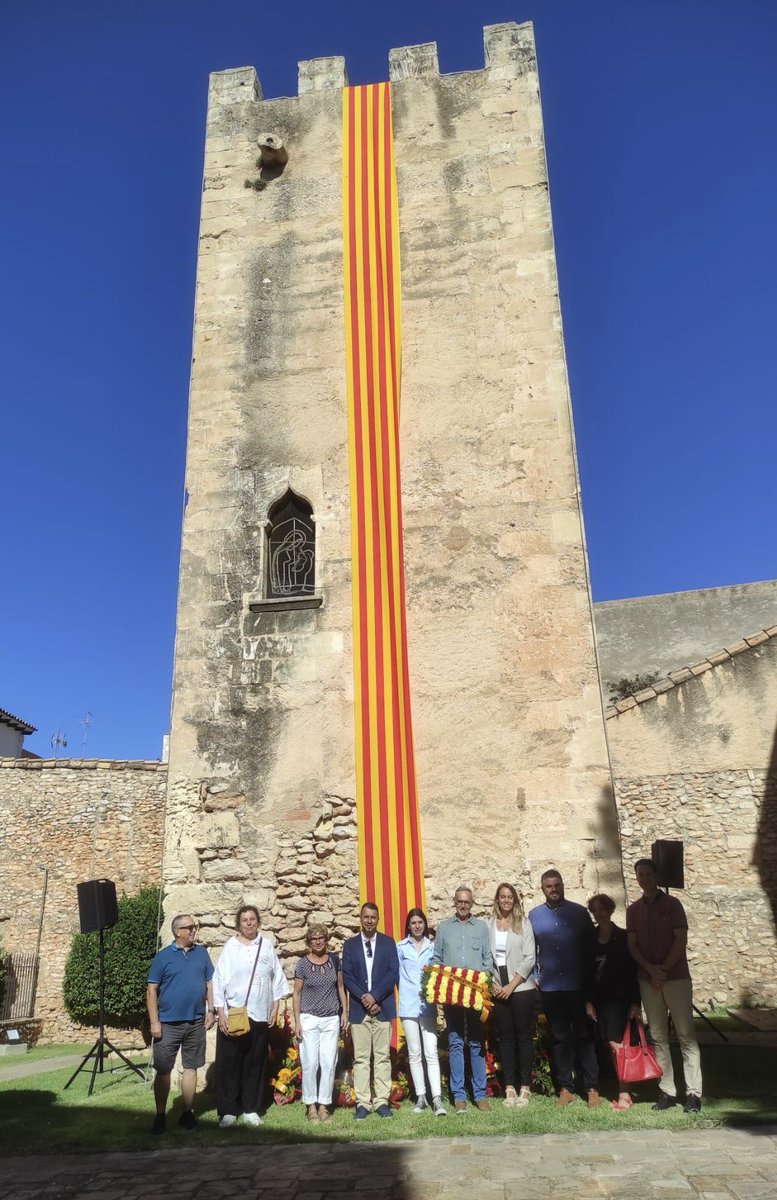 EsquerraTDB's tweet photo. Com a grup municipal i com a secció local, hem estat presents en els actes institucionals de la #Diada2024 a Torredembarra. Tornarem a vèncer! Visca Catalunya Lliure! https://t.co/lBuwMlUi8D
