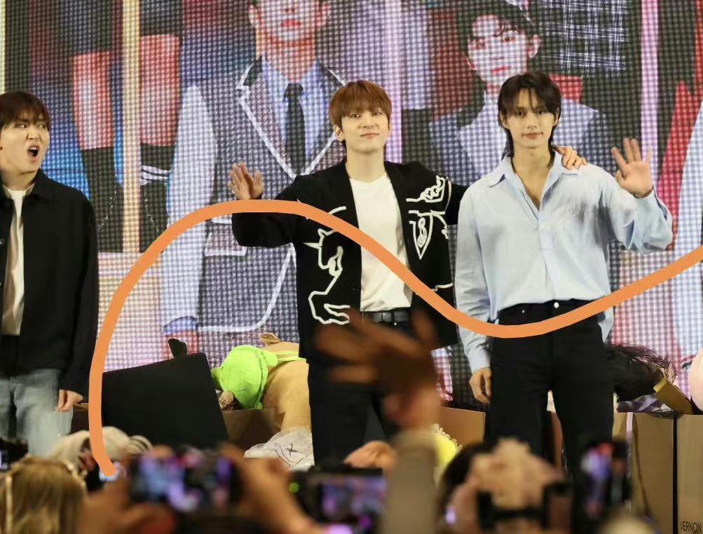 I can’t stop laughing 😭😭😭😭😭😭

cr. ·农夫山泉真的甜·