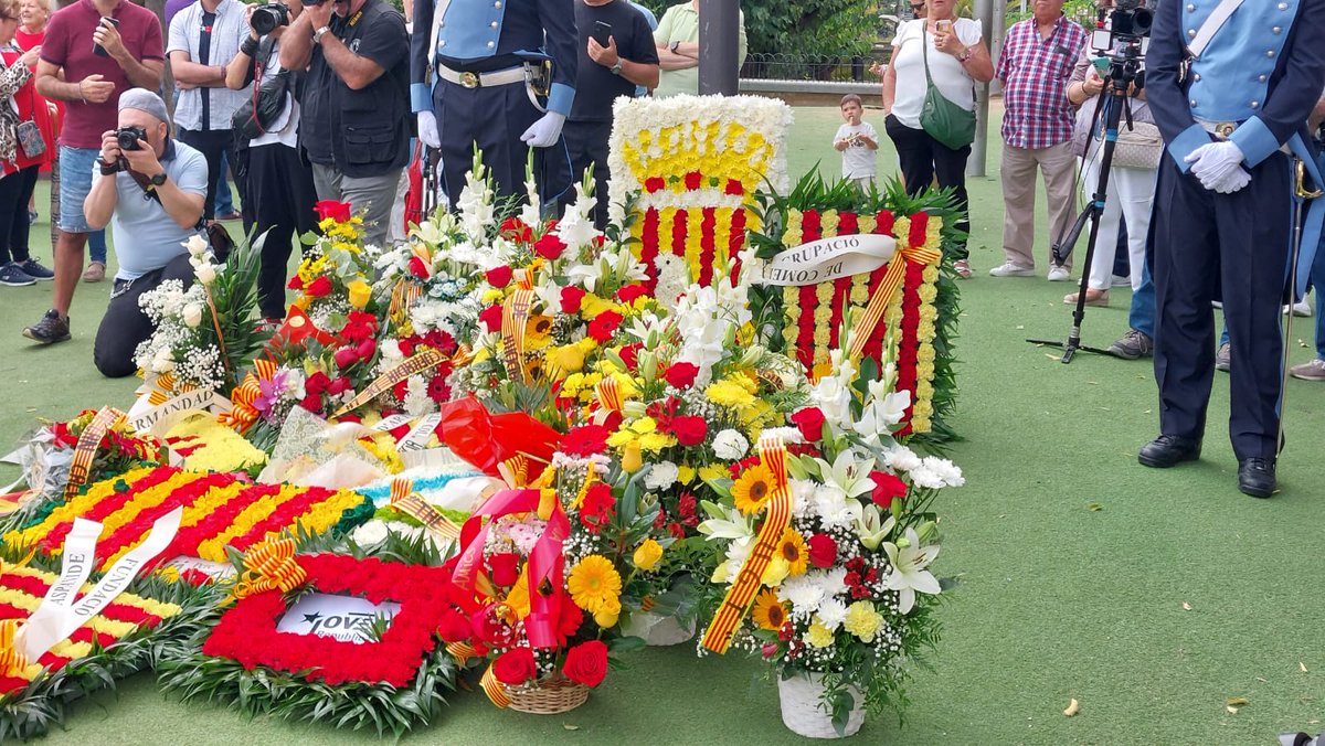 Commemoració institucional de la Diada a la plaça de la Vila
Ofrena floral a la senyera amb la participació de 67 entitats de Santa Coloma, 16 més que l’any passat
#Diada2024 #diadadecatalunya