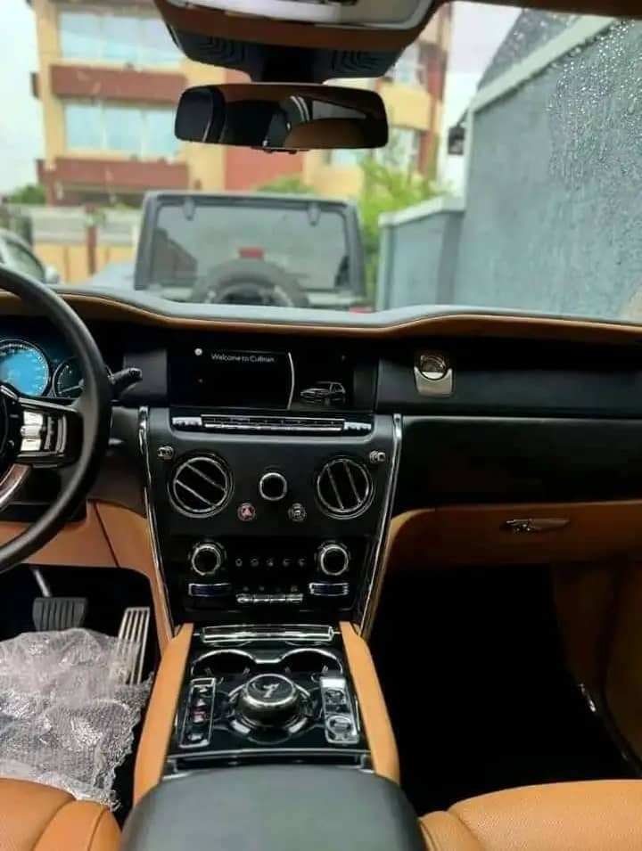 LifeIsChicotte's tweet photo. Rolls Royce Cullinan
Année 2022
Essence 
Full options
Prix:533millions
Douala https://t.co/5ZEaYIrpH1