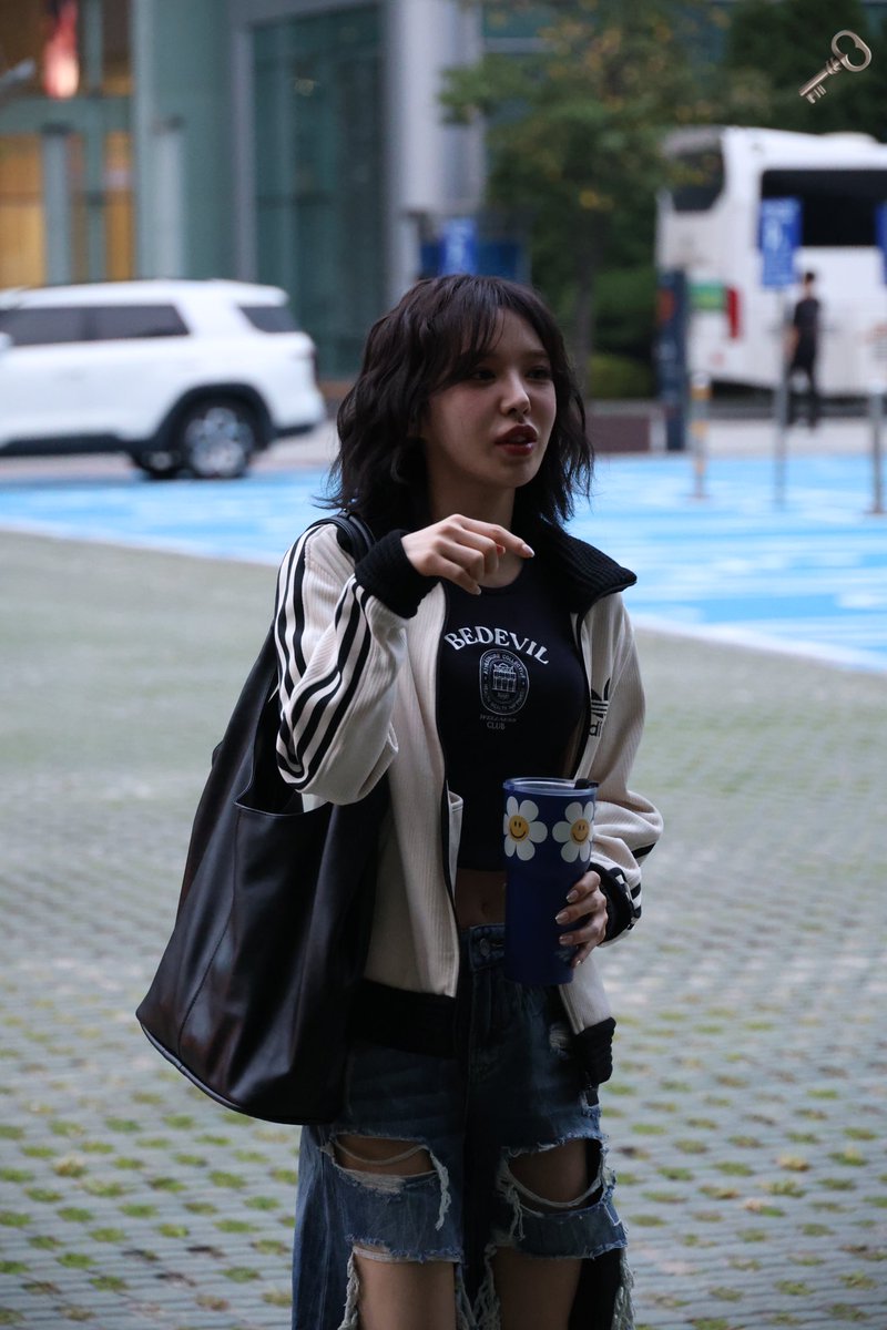 flsrha's tweet photo. 240911 웬디 영스 출근길 

#웬디 #WENDY https://t.co/LRKivfysdx
