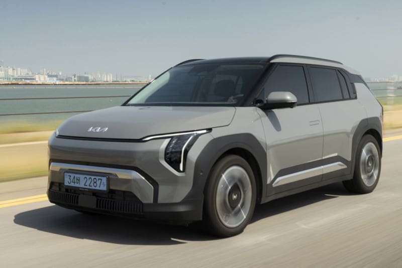 HyundaiStart's tweet photo. Test: Kia EV3 - Verrassend volwassen elektrische compacte cross-over https://t.co/bI2exWf4pY https://t.co/xk6cTY2XK5