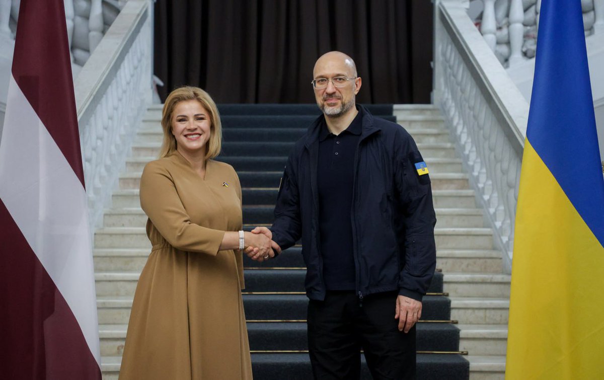 Glad to welcome 🇱🇻 Prime Minister <a href="/EvikaSilina/">Evika Siliņa 🇱🇻🇺🇦</a> to Kyiv. We discussed the expansion of cooperation in all areas related to strengthening 🇺🇦 military, in particular cooperation between defence companies. I thanked for another package of military support, the "Drone Coalition for