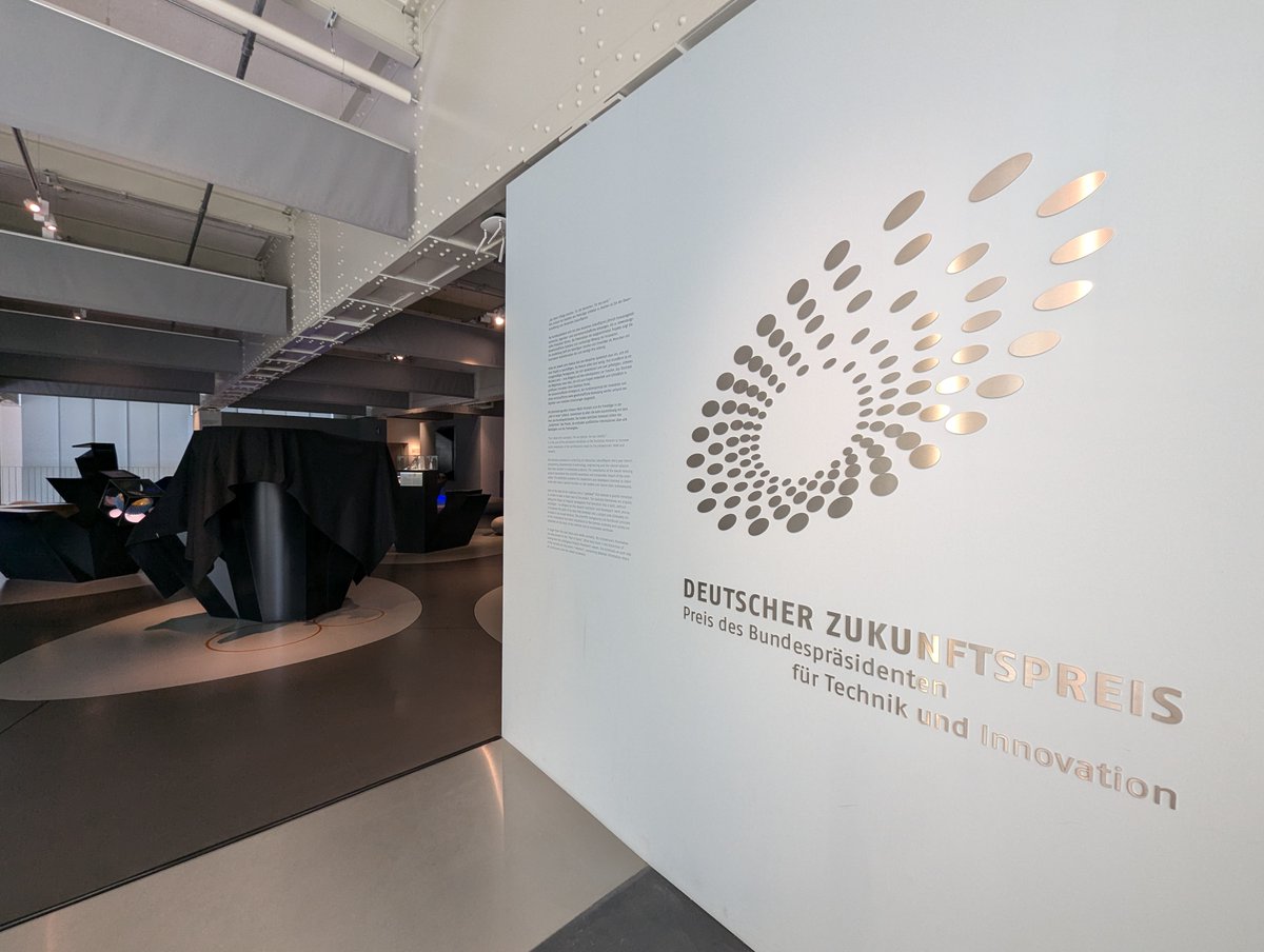 Bevor es um 18 Uhr mit der Veranstaltungsreihe „Wissenschaft für jedermann“ weitergeht, findet die Inauguration des Moduls der Preisträger 2023 statt. 

#DeutscherZukunftspreis #DeutscherZukunftspreis2024 #DZP #DZP2024