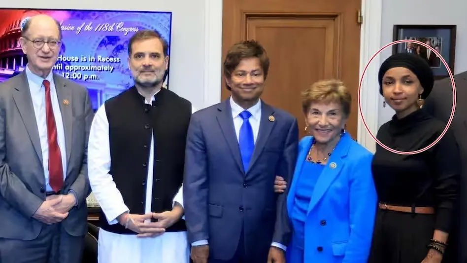 abhinav_anand4's tweet photo. भारत विरोधी कार्यक्रम में हमेशा शामिल रहने वाली अमेरिकी सांसद इल्हान उमर से मिले राहुल गांधी ।पहले मुझे शक था कि राहुल देशविरोद्वी है पर अब साफ़ हो गया है कि वो एक विदेशी एजेंट के बेटे है उनका कम सिर्फ़ भारत का नाम ख़राब करना है
#Congress #Rahul_Gandhi_in_US #RahulchinaConnection https://t.co/Y81WS3jj3U