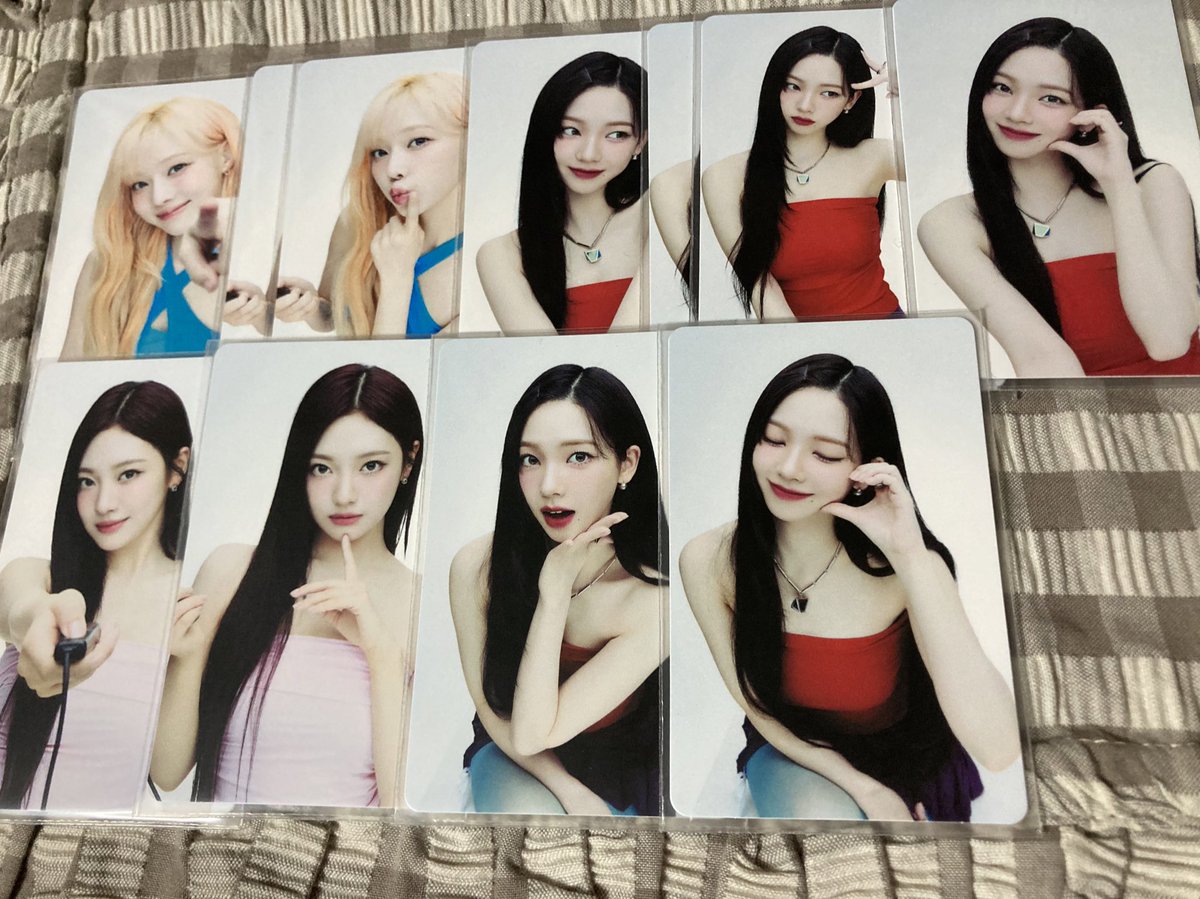 Hanamin_0402's tweet photo. aespa ラントレ ランダムフォトカード 交換

譲）2枚目と3枚目

求）1枚目の♥️(スペシャルはスペシャルで交換お願いします)

郵送希望です。学生のため水曜日のみの発送となります。ご理解いただける方のみ交換の程よろしくお願いします。

 #aespa交換  #aespaトレカ交換 https://t.co/u9INDGTsiR