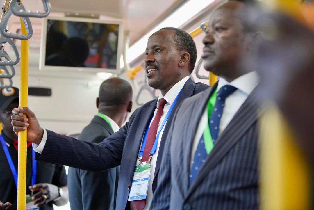Kobs_Fifi's tweet photo. Ugandan innovation on full display! Commissioner General of @URA_CG, Mr. John Musinguzi Rujoki, experiences the cutting-edge #KayoolaBuses at #DefenceAndSecurityExpo. Proudly made in Uganda, these buses are revolutionizing transportation.
#MissionVehiclesMadeInUganda https://t.co/L0EtA3no6l