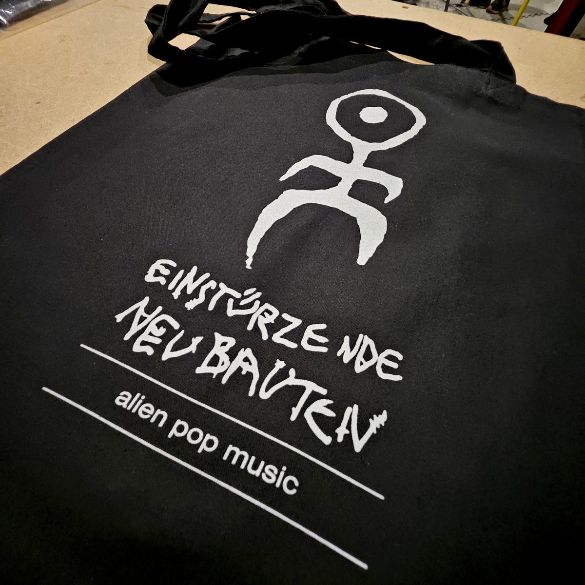 decomerch's tweet photo. Einstürzende Neubauten EU tour merch! Printed with love by 𝐝𝐞𝐜𝐨.

Eco water-based screen print on Stanley/Stella tees and totes.

https://t.co/j4uVsHLb0K

#einsturzendeneubauten #eco #screenprint #bandmerch https://t.co/qCj6odl04Z