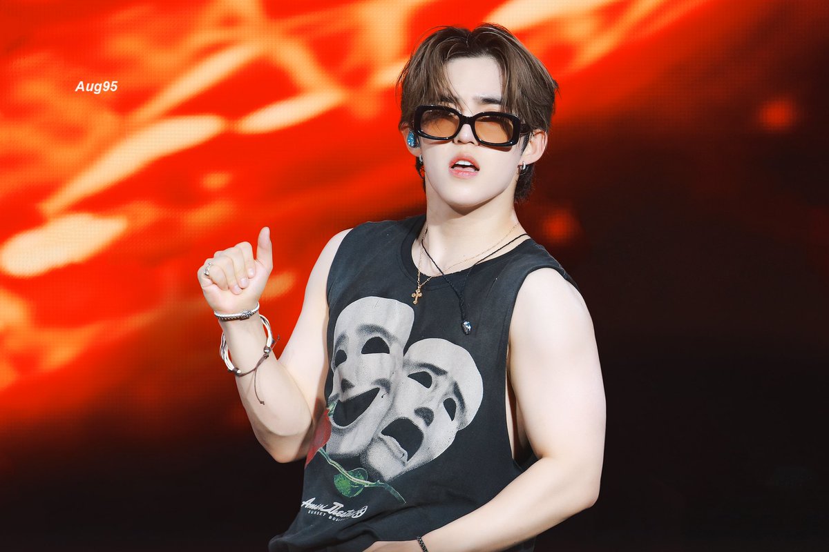 240908 lollapalooza Berlin

😎

#세븐틴 #SEVENTEEN #최승철 #승철 #에스쿱스

<a href="/pledis_17/">세븐틴(SEVENTEEN)</a>