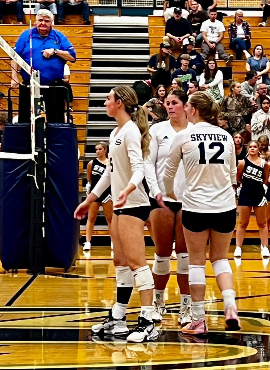 john_milhorn's tweet photo. Proud dad watching my girls play together for the first time 🌪️🌪️🌪️@MaddieMilhorn @HaleighBones09 https://t.co/jpCFkzDDd1