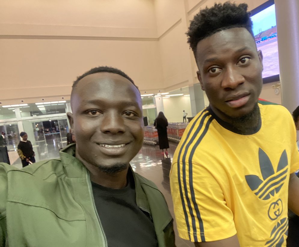 He begged for a photo but at first I wanted to refuse because he dodges from the box. But later he explain to me that it’s the new style of football and he also assured me that Man U will take the Premier league title this year then I accepted. Boom here we are.