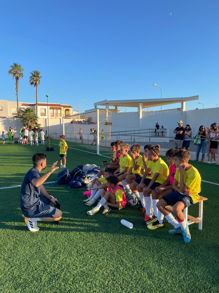 AlmerimarUD's tweet photo. Pretemporada | Alevines

Seguimos sumando experiencias con nuestros equipos de cara al comienzo de temporada.

Hoy tarde cargada de fútbol con nuestros amigos de @poliejidocf 
GRACIAS por compartir estos raticos de fútbol.

#AlmerimarUD #LaIlusiónQueNosUne https://t.co/l6hGbPfc6S