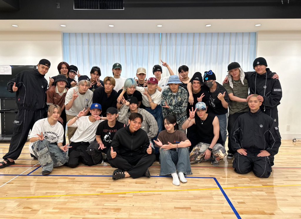 WOLFHOWLHARMONY's tweet photo. 昨日は「NEO EXILE SPECIAL LIVE 2024」
のリハーサルを観て頂きありがとうございました！

SHOKICHIさんから頂いたアドバイスを元に
本番まで引き続き頑張ります🐺❤️‍🔥

@SHOKICHI_927 さん
#NEOEXILE #ネオエグライブ
#WOLFHOWLHARMONY #WHH https://t.co/EXoDPRKpET