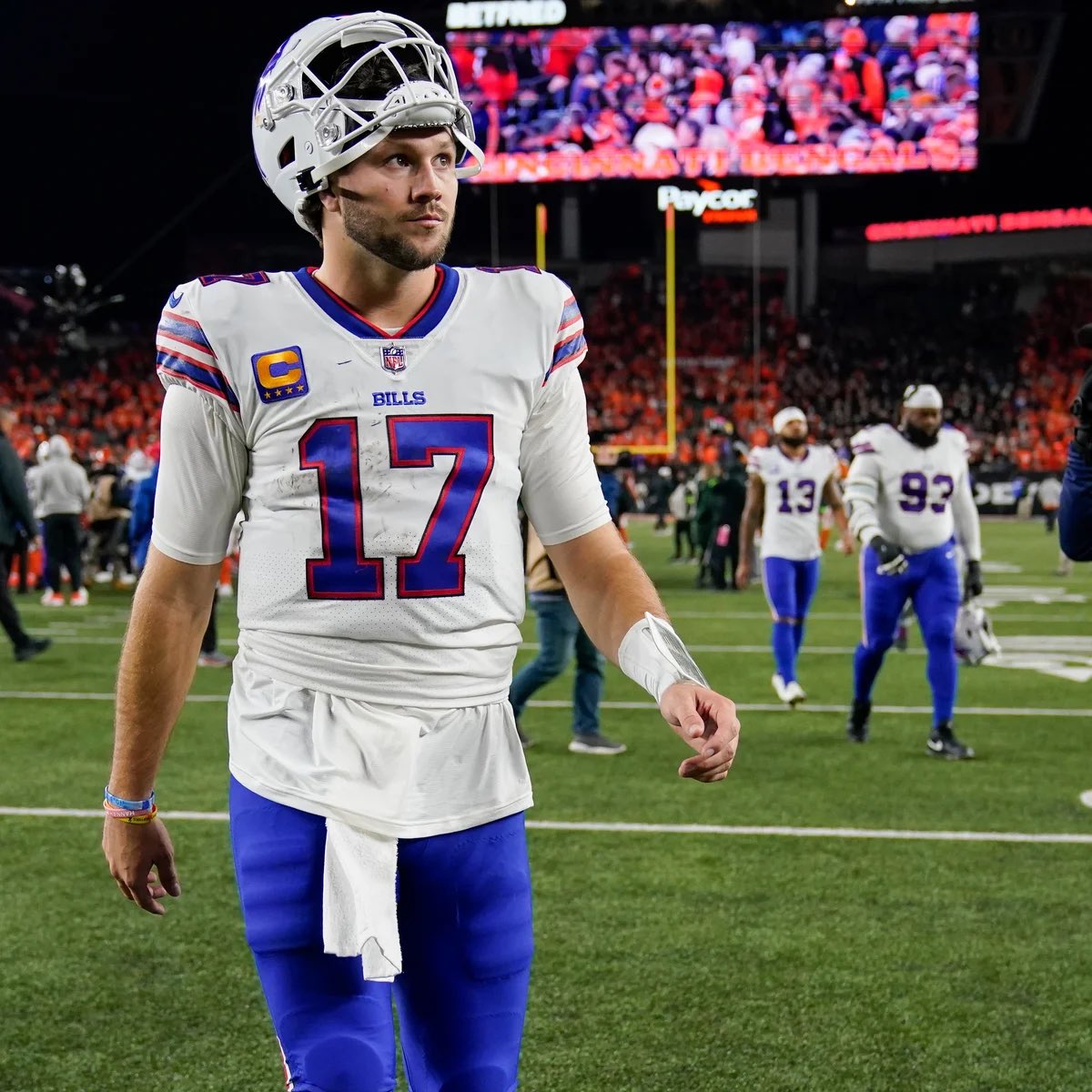 HunchoGambles's tweet photo. GIVEAWAY LOCK OF THE NIGHT 🔒💰TAKE THE OVER ‼️‼️

IF THIS DOES NOT HIT ILL SEND $50 TO TWO PEOPLE WHO LIKE THIS 💰 (RT FOR EXTRA ENTRY) 🔥

Josh Allen o1.5 Passing TD’s (+115) 🔒

We are 4-0-1 on NFL Locks. & for a reason. Josh Allen in 12 games vs Miami Dolphins has gone 12/12 (100%) 🐬 but let’s go into depth about this play. Jaguars rushed for 129 yards last week vs Miami, so the Bills are gonna run all over them right?? WRONG !!!!! Last week the Miami Dolphins had the 3rd best RUSH EPA per player allowed (-0.428). For those cappers who steal plays & don’t actually watch the game I’ll explain what rush epa is. EPA measures the difference between a team’s expected points before & after the snap. To dummy version it for you “CAPPERS” it helps distinguish teams that get lucky from those that can replicate their success. For more dummy words to break it down, the dolphins should be able to contain Buffalo on the ground. I like all Josh Allen props in this game but specifically this one. No Diggs? No problem. We saw that last week vs Arizona with him having 4 touchdowns total, & your gonna see it again vs Miami Thursday night 

I’ll post TNF plays soon 🕺🏽
Locks record: (458-324-23) 🔮

Found this projection on Underdog 🐶 download the app & use my code “HUNCHO” 🍯 You also get a CeeDee Lamb free square 🏈

#WNBA #WNBAPicks #WNBAtwitter #NFL #nflbets #TNFonPrime #TNF