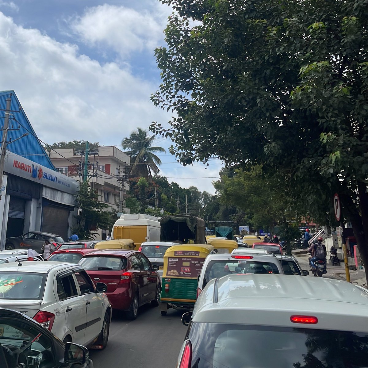 ComicCurry's tweet photo. “Seek out a tree and let it teach you stillness.” 
— Eckhart Tolle

“Seek out to traffic and let it teach you stillness.” 
— Bengaluru https://t.co/TP5Agela4h