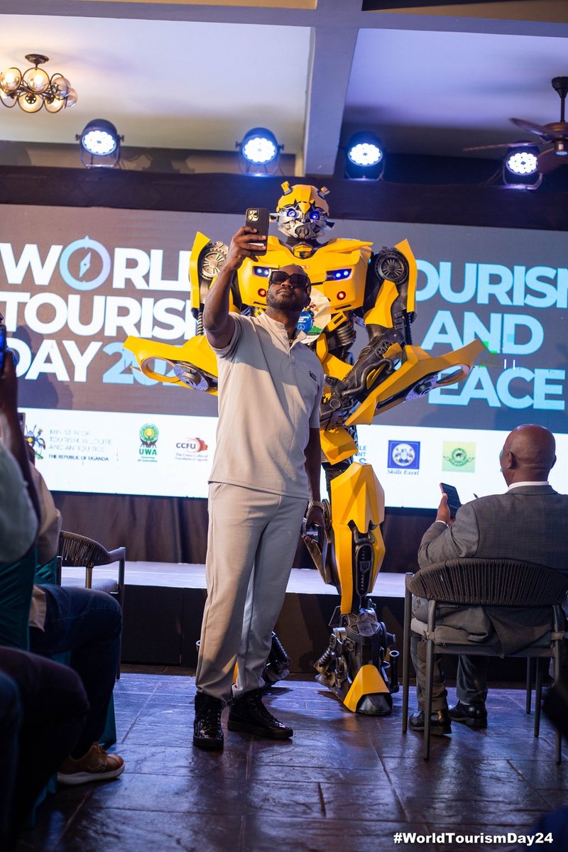 q_conqueror's tweet photo. Tourism and Peace! 🌍✌️

Celebrating World Tourism Day with unforgettable moments! 
📸✨    @BebeCoolUG  #WTD24 #ExploreRwenzori https://t.co/GYuWlhJ7ir