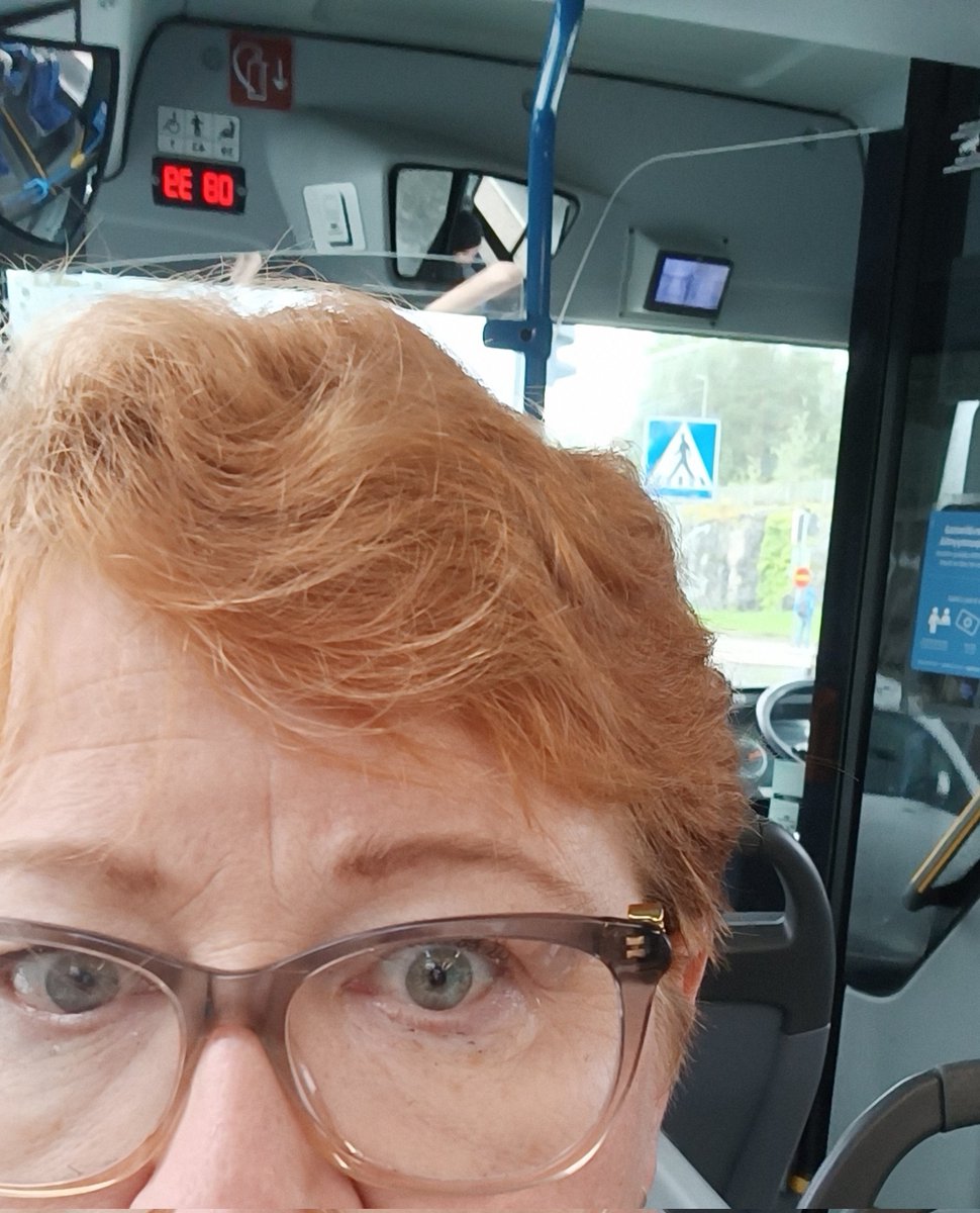 Tänään <a href="/NobinaTech/">NobTech</a> bussissa, jossa kuljettaja oli nähdäkseni itäiseltä Välimereltä kotoisin oleva nuori nainen. Loistavaa! Työpaikkojen sukupuolisegregaatio on vanhanaikainen. <a href="/MiaTalikka/">Mia Talikka</a>