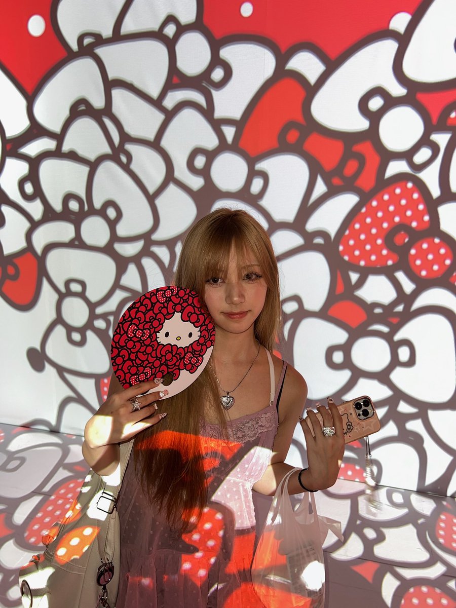misosumiii's tweet photo. 키티짱 좋아하는 것 같아요 https://t.co/aQlUFeiPNU