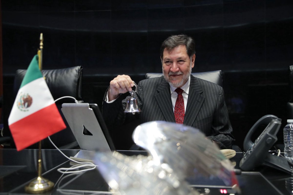 El Senador Presidente <a href="/fernandeznorona/">Fernández Noroña</a> hoy ha demostrado de que está hecho, a quiénes lo conocemos y lo queremos no nos extraña, aguantando gritos, insultos y provocaciones y se ha mantenido estoico, firme, libre, justo y digno, un orgullo ser #Noroñista.