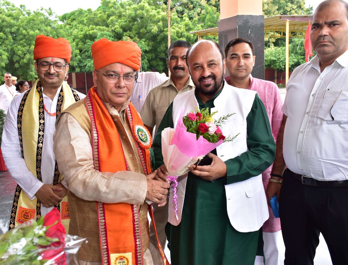 YogendraUpadhy's tweet photo. #उत्तर_प्रदेश_राजर्षि_टंडन_मुक्त_विश्वविद्यालय, प्रयागराज आगमन पर शिक्षाविदों द्वारा #सांस्कृतिक_परम्परा के साथ अभिनंदन किया गया।
#NarendraModi #anandibenpatel #MYogiAdityanath #Yogendraupadhyay #BJP4IND #BJP4UP #BJPGovernment #UttarPradesh #prayagraj #Dikshant https://t.co/BIbqd5hcIq